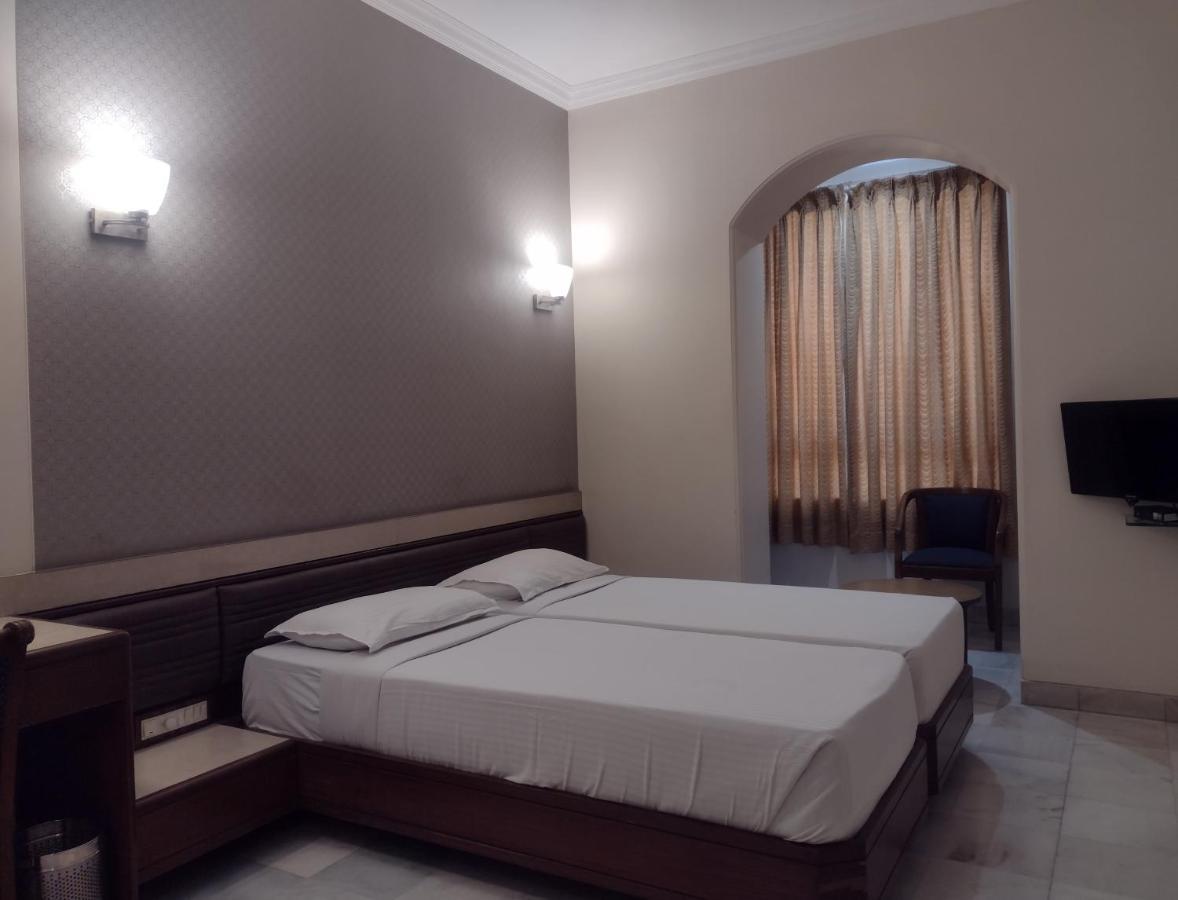 Hotel Ashray International, Sion - Near Bkc Βομβάη Εξωτερικό φωτογραφία