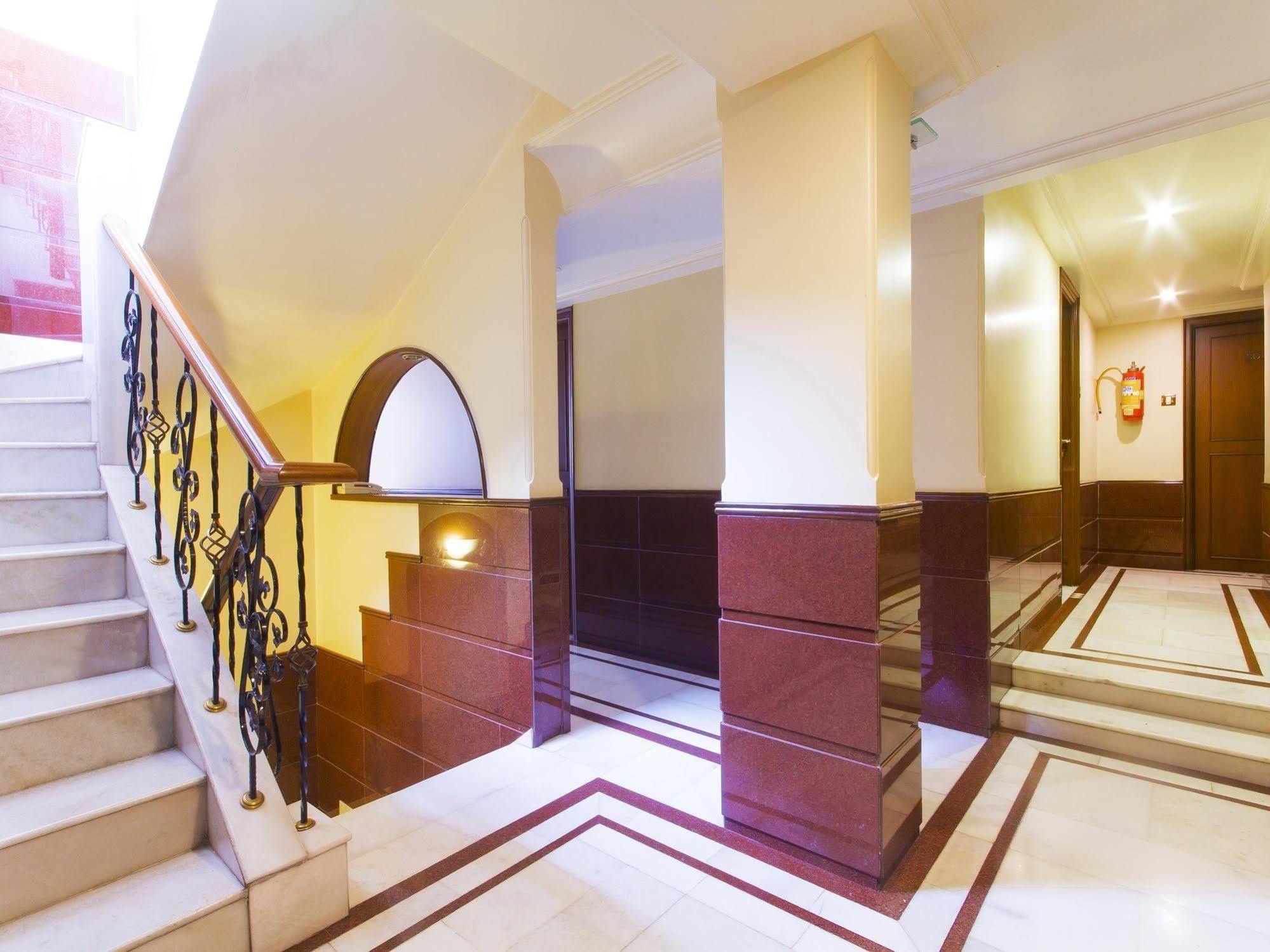 Hotel Ashray International, Sion - Near Bkc Βομβάη Εξωτερικό φωτογραφία