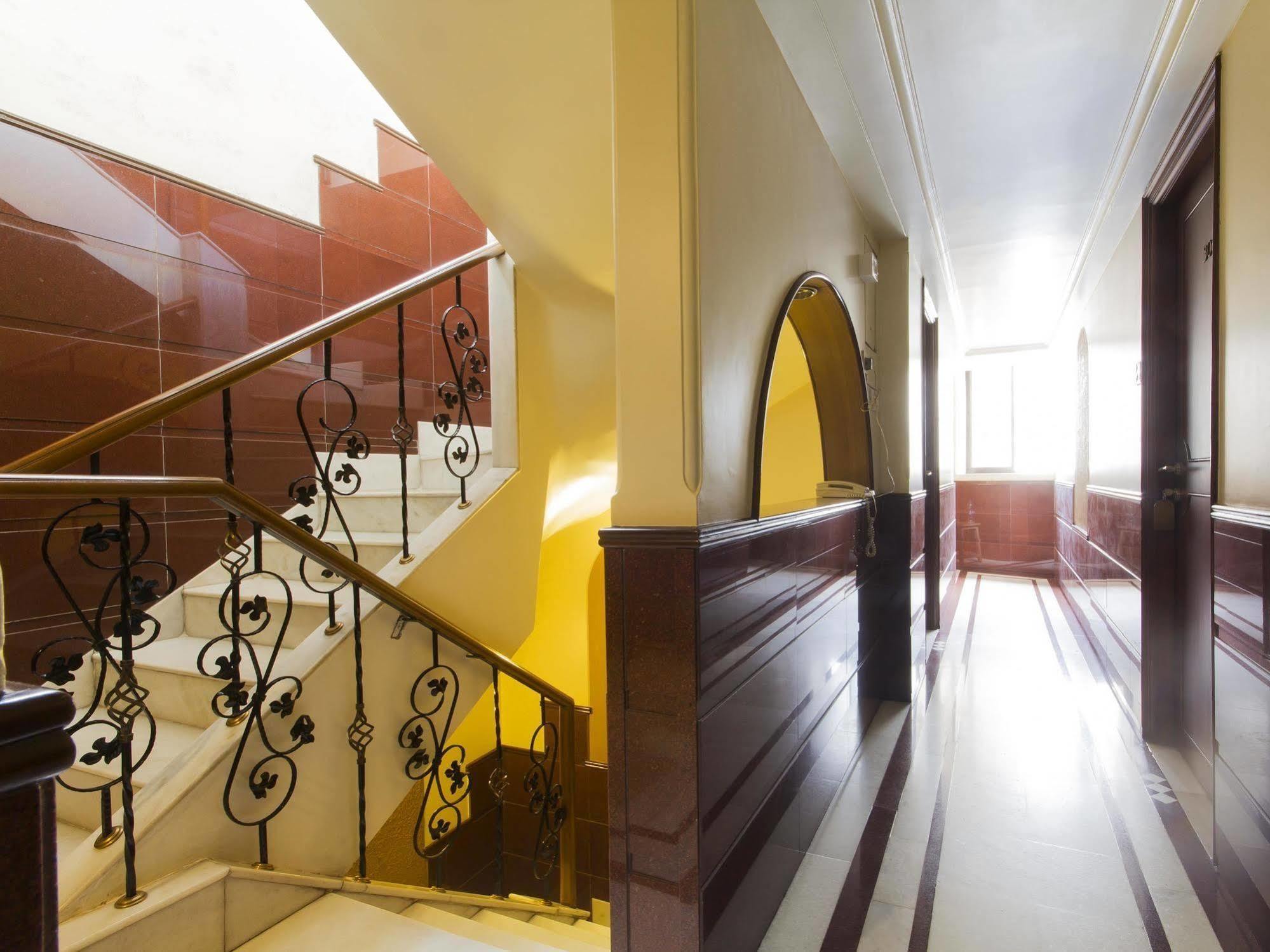 Hotel Ashray International, Sion - Near Bkc Βομβάη Εξωτερικό φωτογραφία